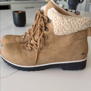 JBU water resistant Sherpa lined women’s bootie size 9 like NEW